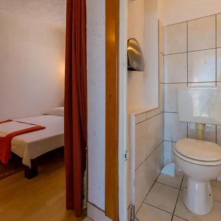 Apartment Sira 4 *